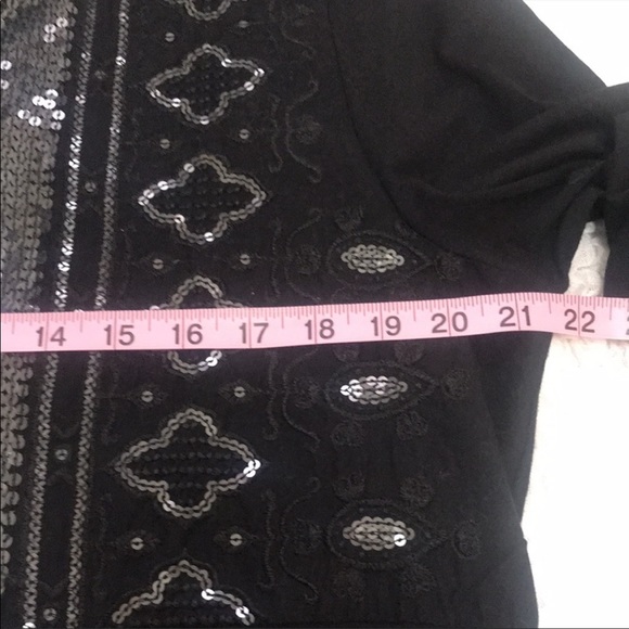 Style & CO Beautiful Black Top w/sequins. Large
60% Cotton, 40% Polyester - Picture 10 of 12